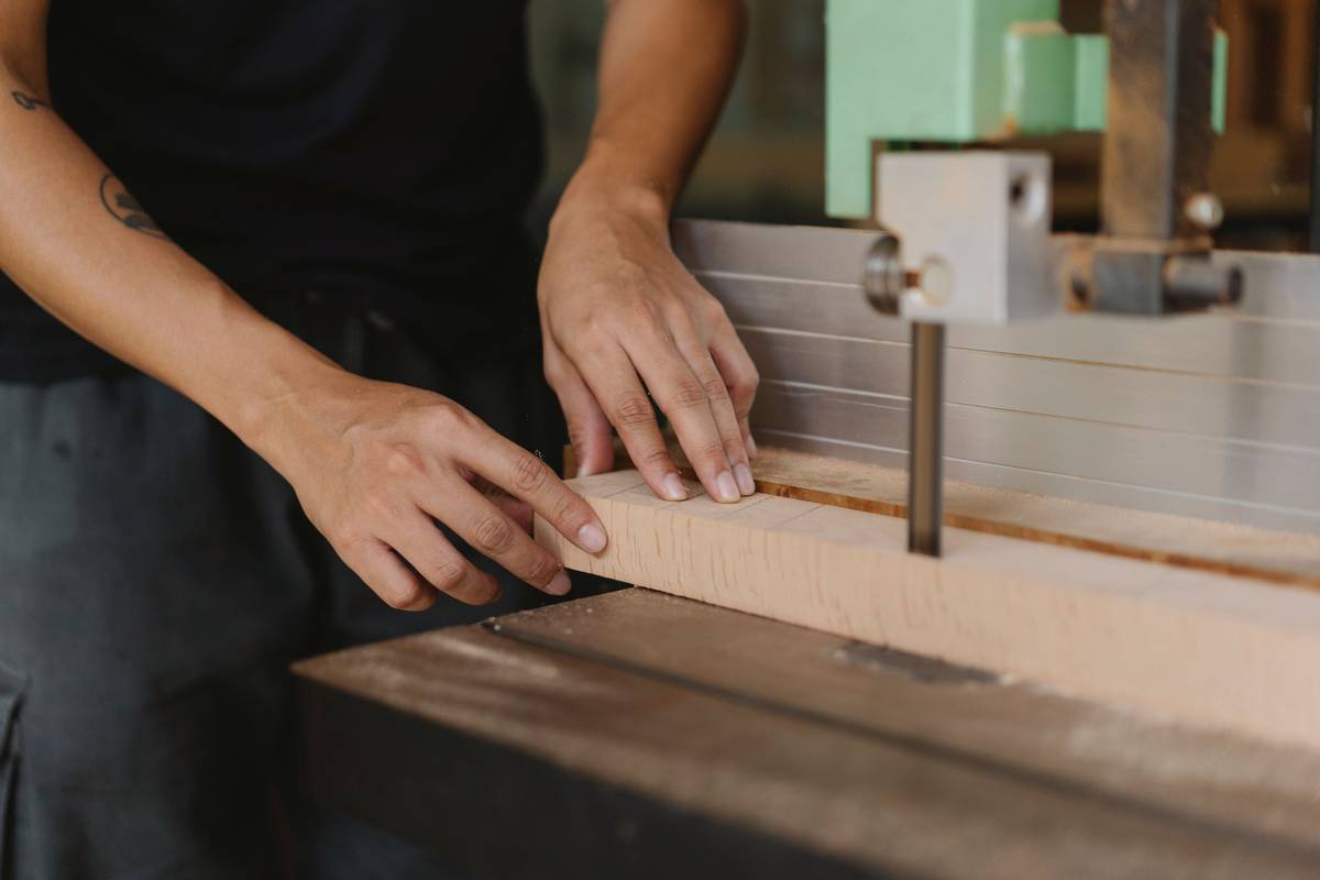 Infographic showing four common skill saw blade types: framing, finishing, plywood, and metal-cutting with tooth count, hook angle, and best-use cases labeled