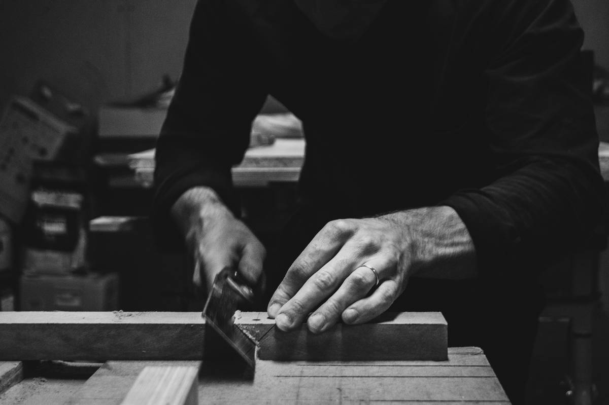 How to Master the Circular Saw Straight Edge Cutting Guide (Without Wasting Wood or Sanity)